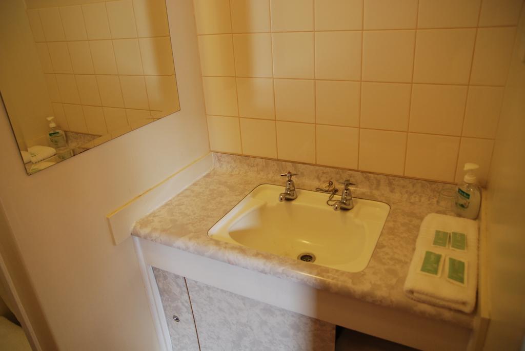 Manhattan Lodge Motel Гамильтон Номер фото